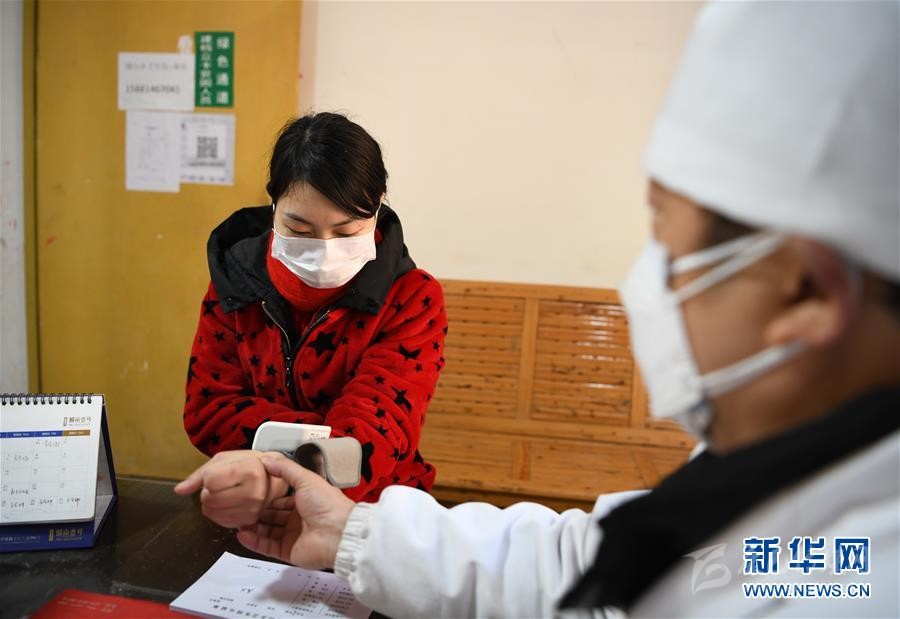 （抓好經(jīng)濟(jì)發(fā)展 應(yīng)對復(fù)雜局面·圖文互動(dòng)）（1）2500萬農(nóng)民工如何安全返崗？——農(nóng)民工大省四川復(fù)工觀察