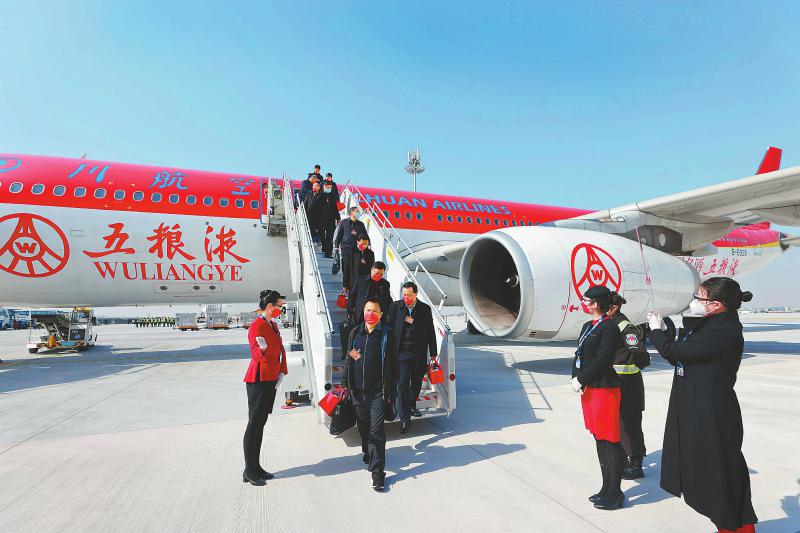 出席十三屆全國(guó)人大.jpg 出席十三屆全國(guó)人大.jpg